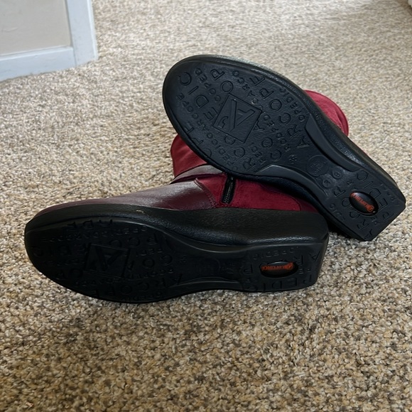 ARCOPEDIC new, no tags or box. Beautiful black suede! Burgundy pics for example - Picture 5 of 8